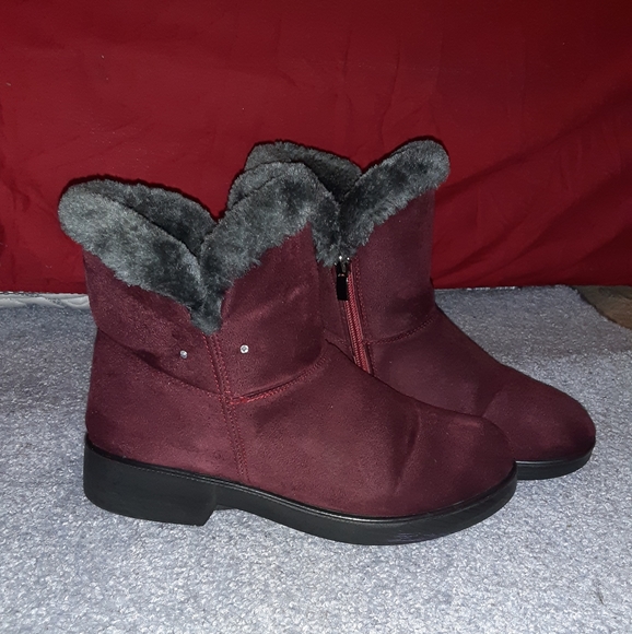 Red fluffy Boots - Picture 2 of 5
